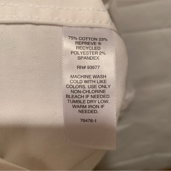 Liz Claiborne Women’s White Jean Jacket - Picture 3 of 6